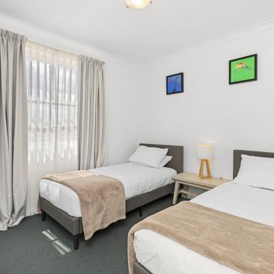 Hillarys 3 Bed 2 Floor PV 3000px 02
