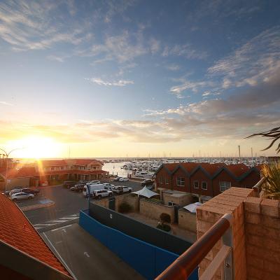 Hillarys 2 Bed Ocean View 1200px 02