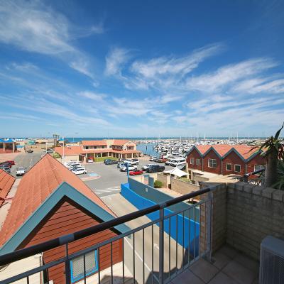 Hillarys 2 Bed Ocean View 1200px 07