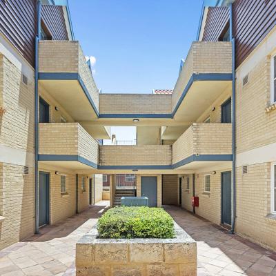 Hillarys 3 Bed 1st Floor Pool View 1200px05
