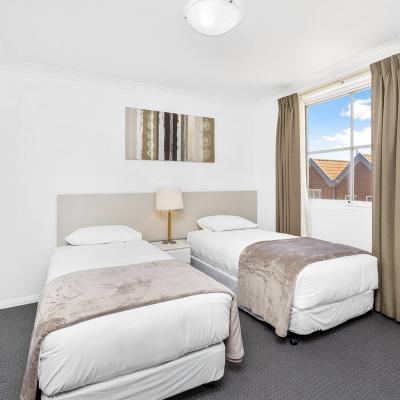 Hillarys 3 Bed 1st Floor Pool View 1200px08